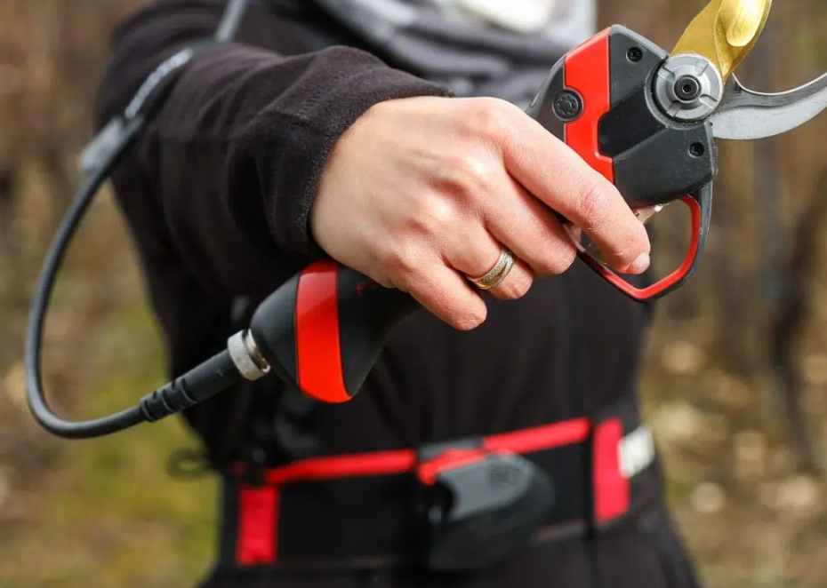 La F3020™ – Ultra-Light Professional Safety Shears (9-Hour Comfort & 3X Protection) ✂️🔥